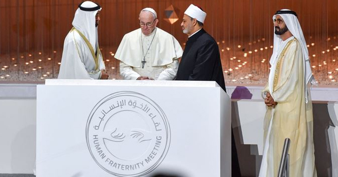 بحضور محمد بن راشد ومحمد بن زايد.. بابا الكنيسة الكاثوليكية وشيخ الأزهر يوقعان "وثيقة الأخوة الإنسانية"